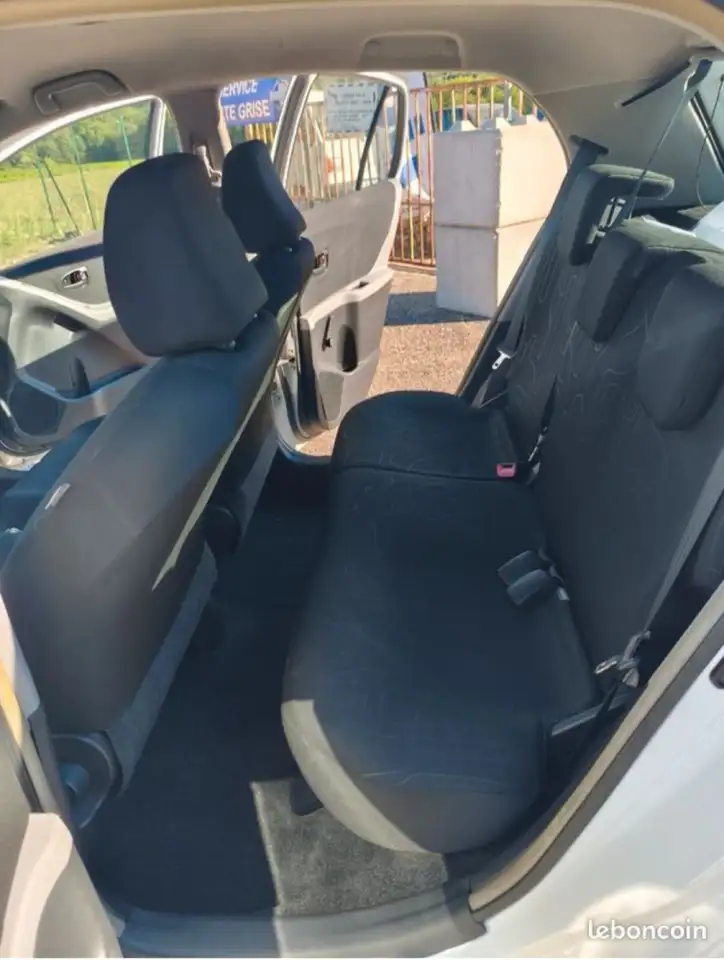 Toyota Yaris Yaris — photo 9