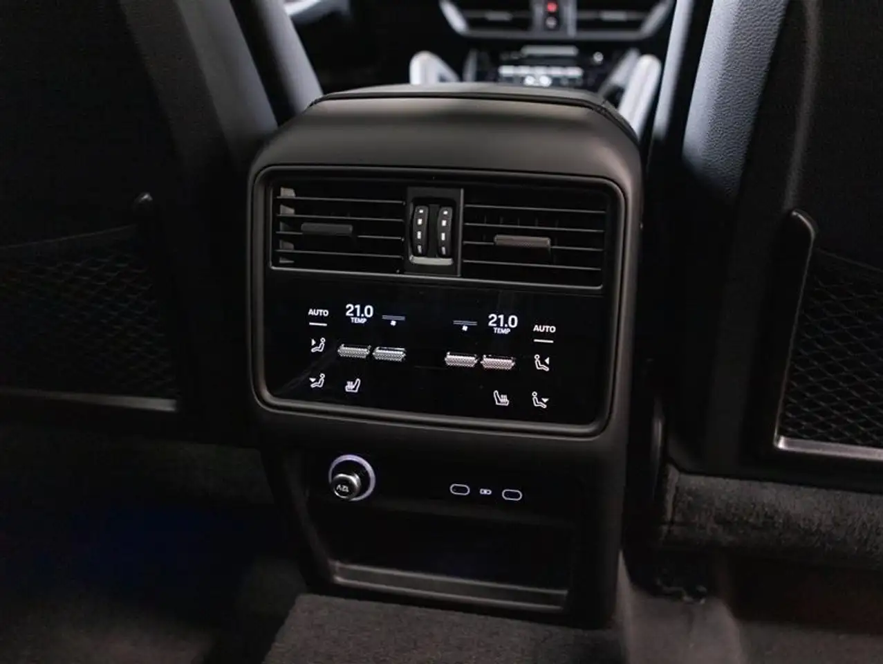 Porsche Cayenne снимка Porsche Cayenne