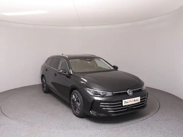 Volkswagen Passat view 2