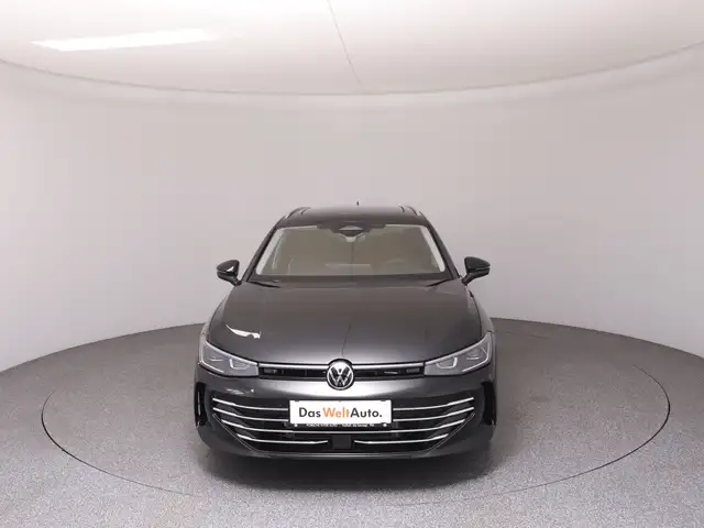 Volkswagen Passat view 3