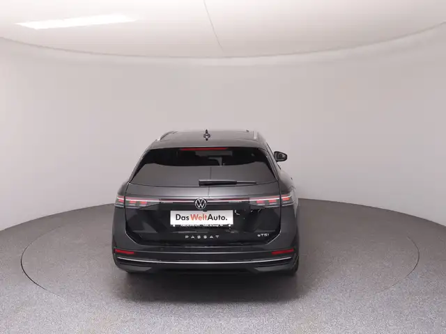 Volkswagen Passat view 6