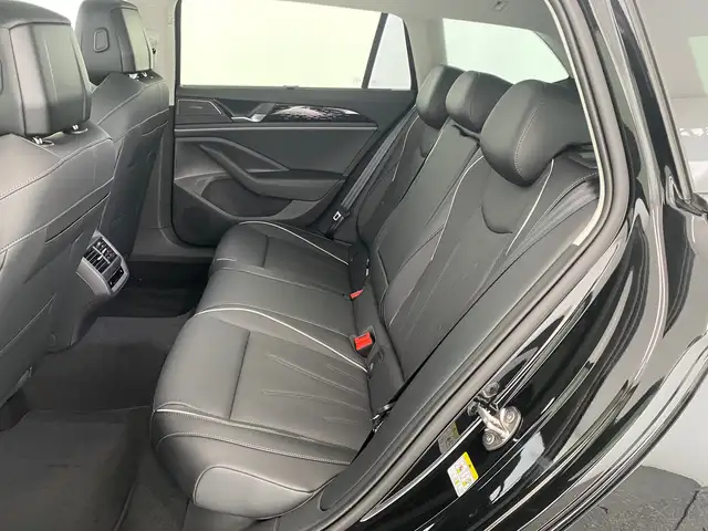 Volkswagen Passat view 10