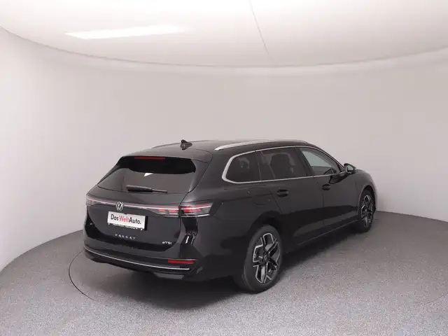 Volkswagen Passat view 4