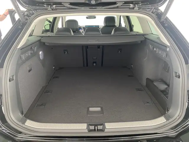 Volkswagen Passat view 7