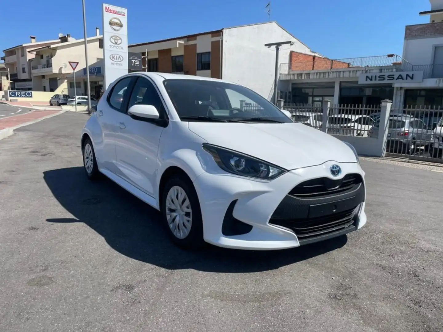 Toyota Yaris 1.5 Hybrid 5 porte Active Blanc - 2