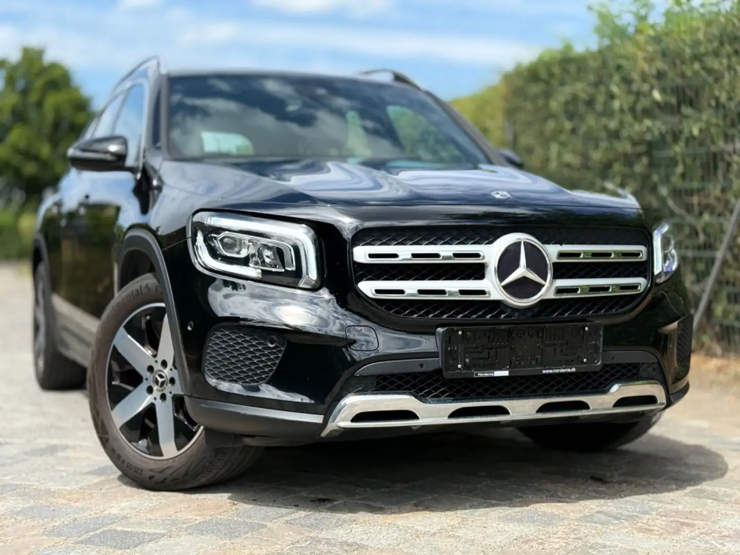 Mercedes-Benz GLB 250 GLB -Klasse GLB 250*1ERH*LED*ACC*AHK* Black - 1