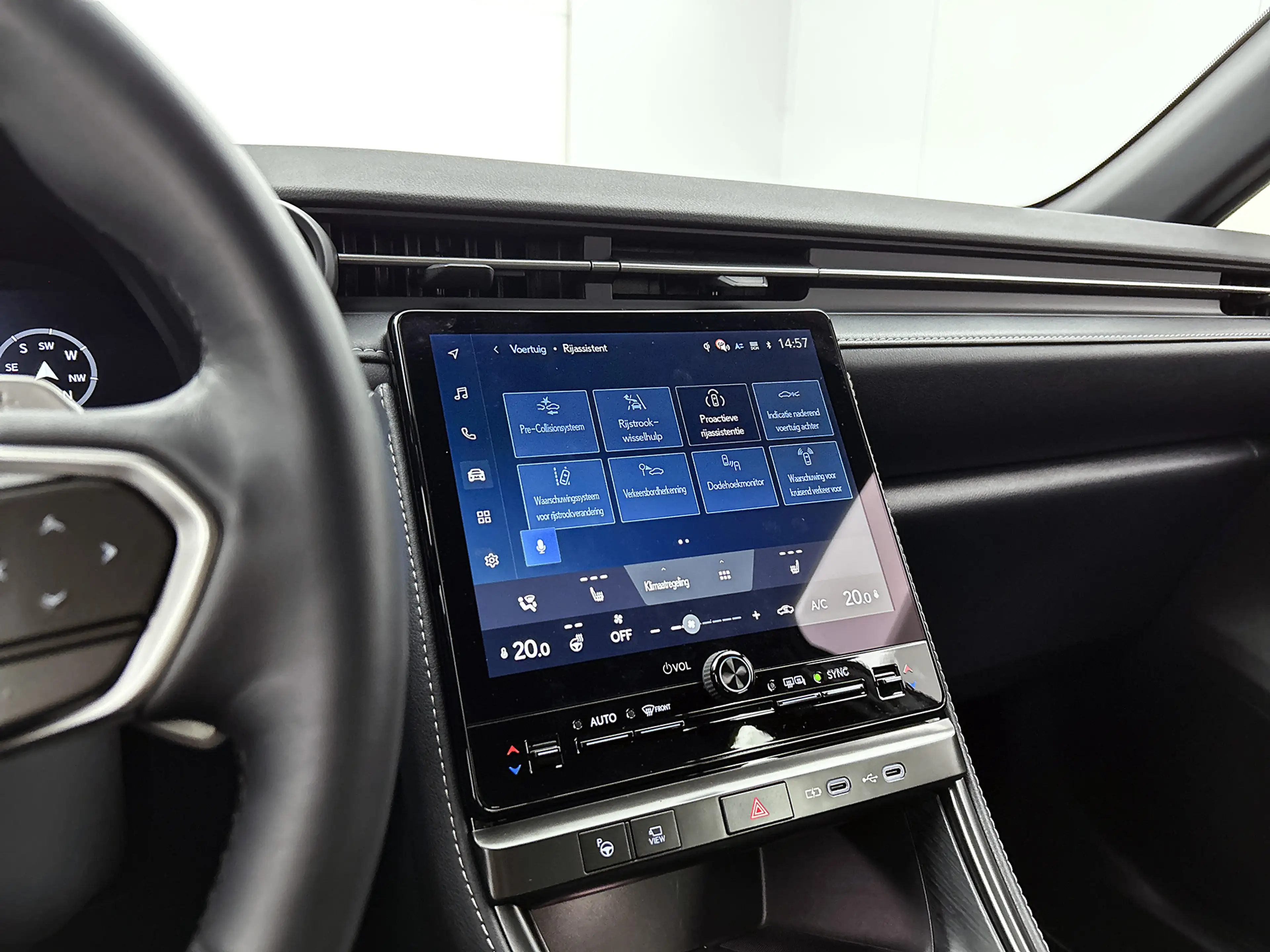 Lexus LBX Relax + Advance pakket — photo 7