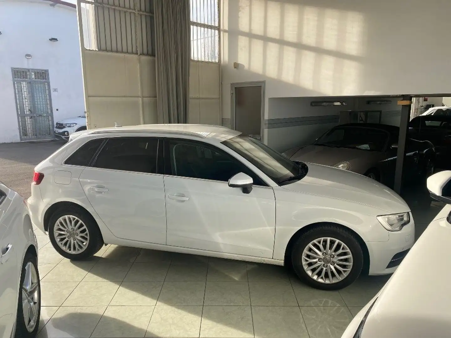 Audi A3 SPB 1.6 TDI clean diesel Business Weiß - 2