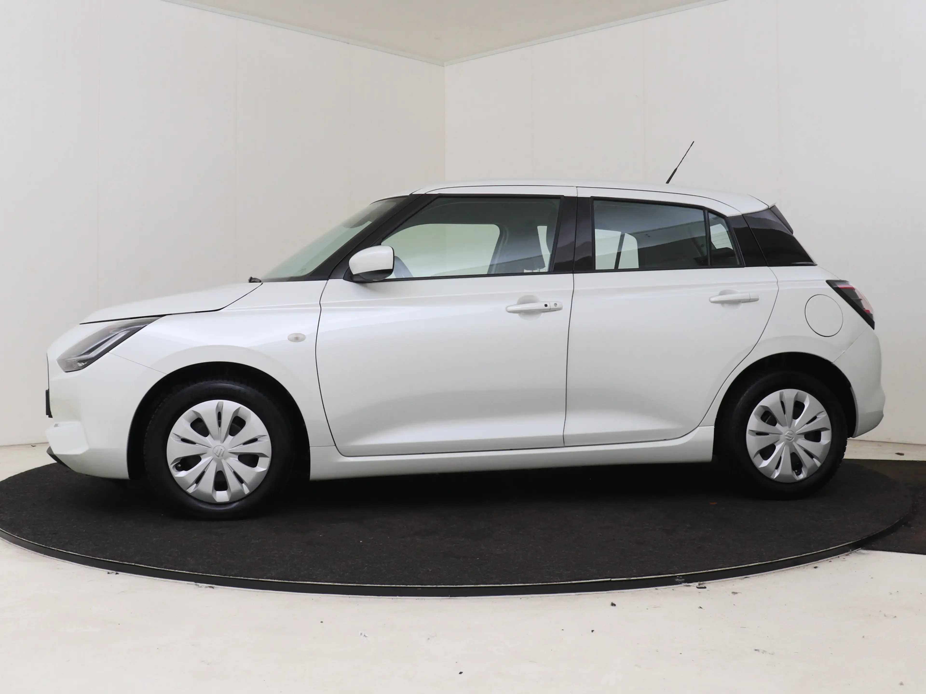 Suzuki Swift 1.2 Comfort Smart Hybrid | BTW voertuig | Dodehoek — photo 3