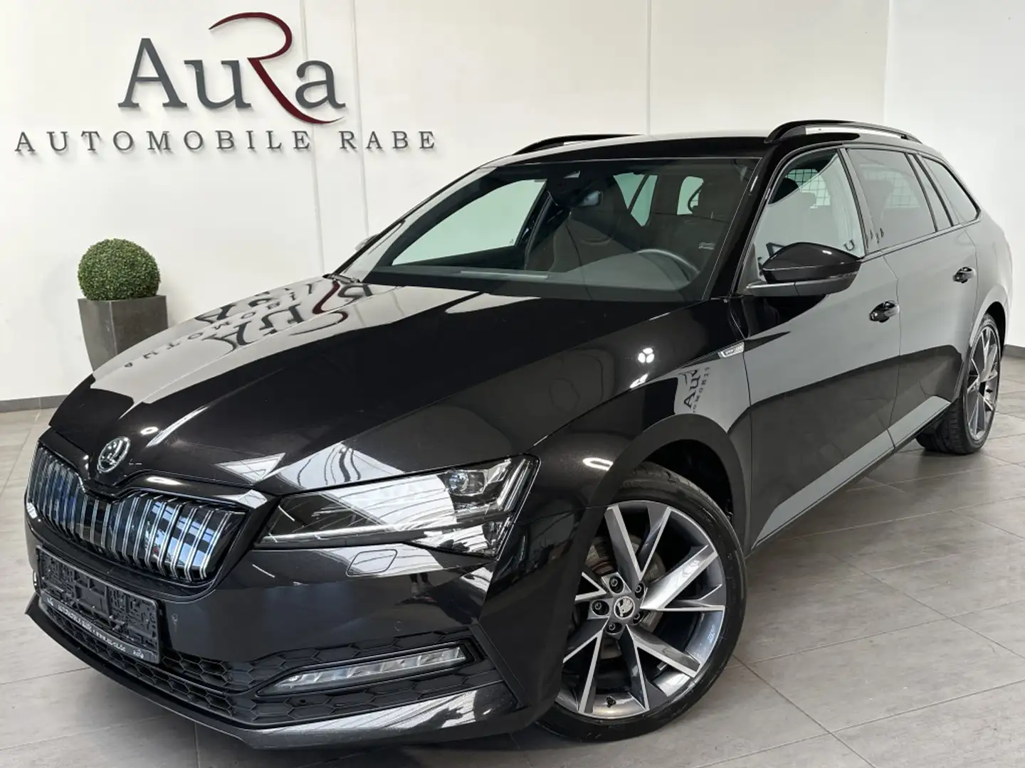 Skoda Superb Combi Sportline iV NAV+LED+VC+360°+19ZOLL Czarny - 1