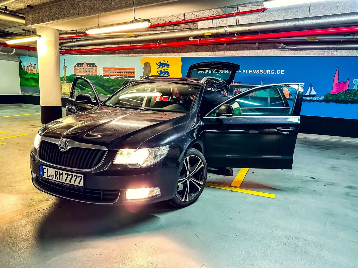 Skoda Superb Combi 1.4 TSI Ambition Schwarz - 1