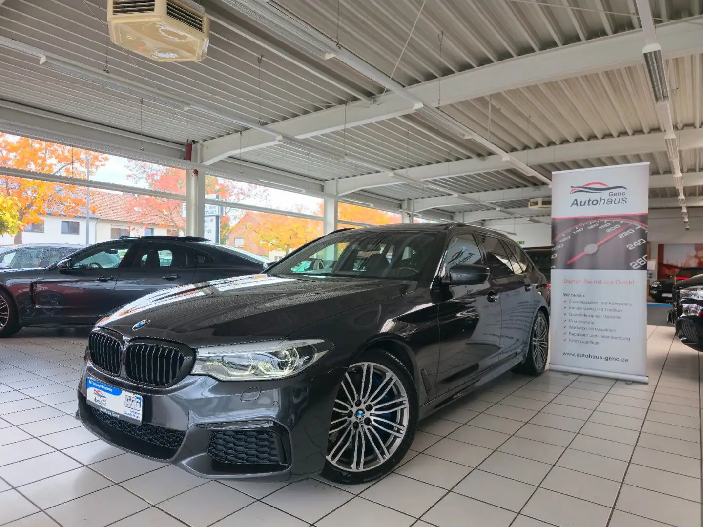 BMW 550 d Touring xDrive Kamera HUD Panorama H&K Gris - 1