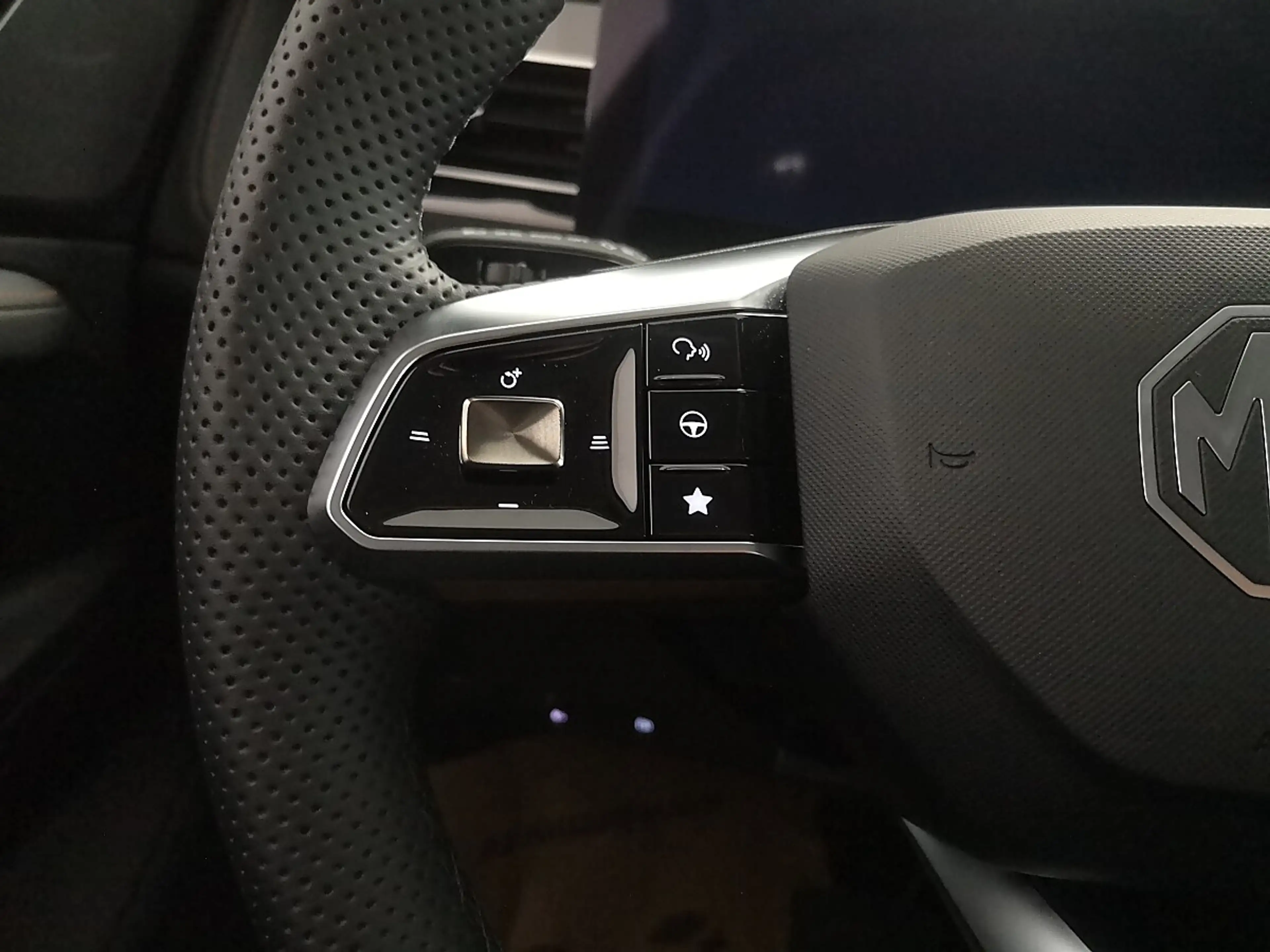MG HS PHEV+ Luxury 21,4kWh Aut. *WINTERKOMPLETTRÄDER ... — photo 13