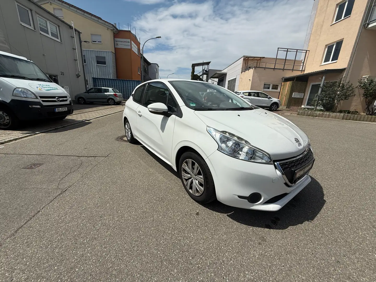 Peugeot 208 Active Weiß - 1