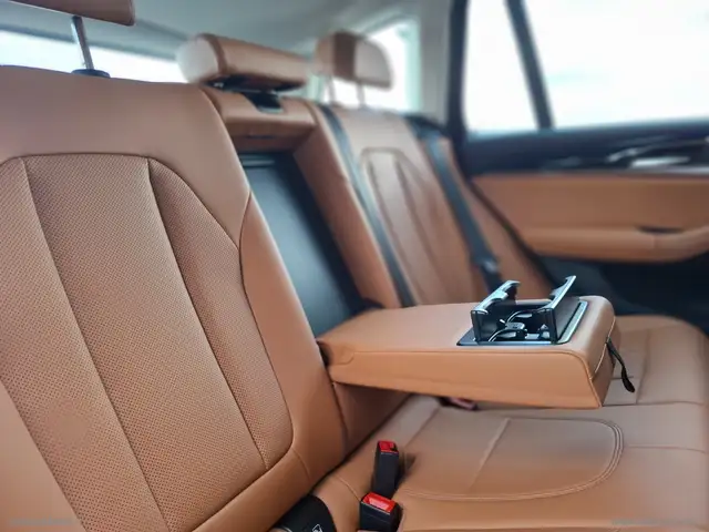 BMW X3 view 12