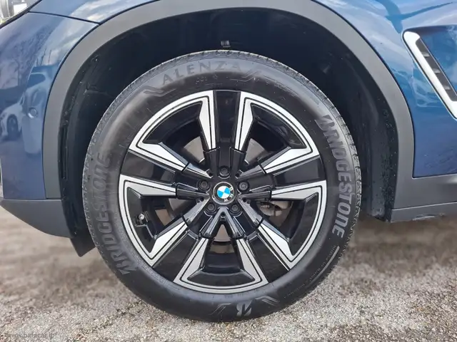 BMW X3 view 5