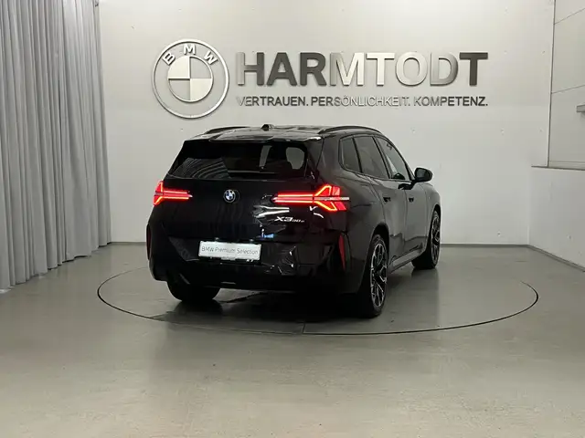 BMW X3 view 5