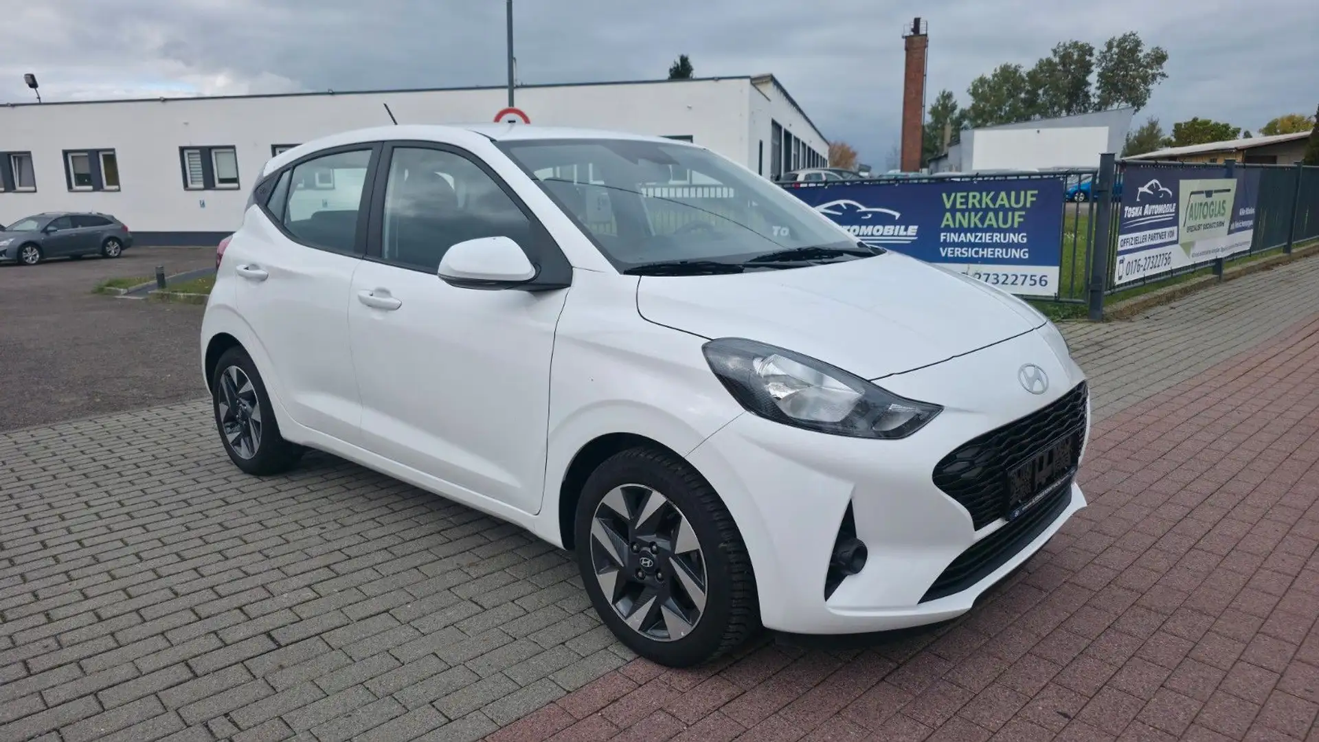 Hyundai i10 Trend 1.0 - TÜV /AU 02/2027 Weiß - 1