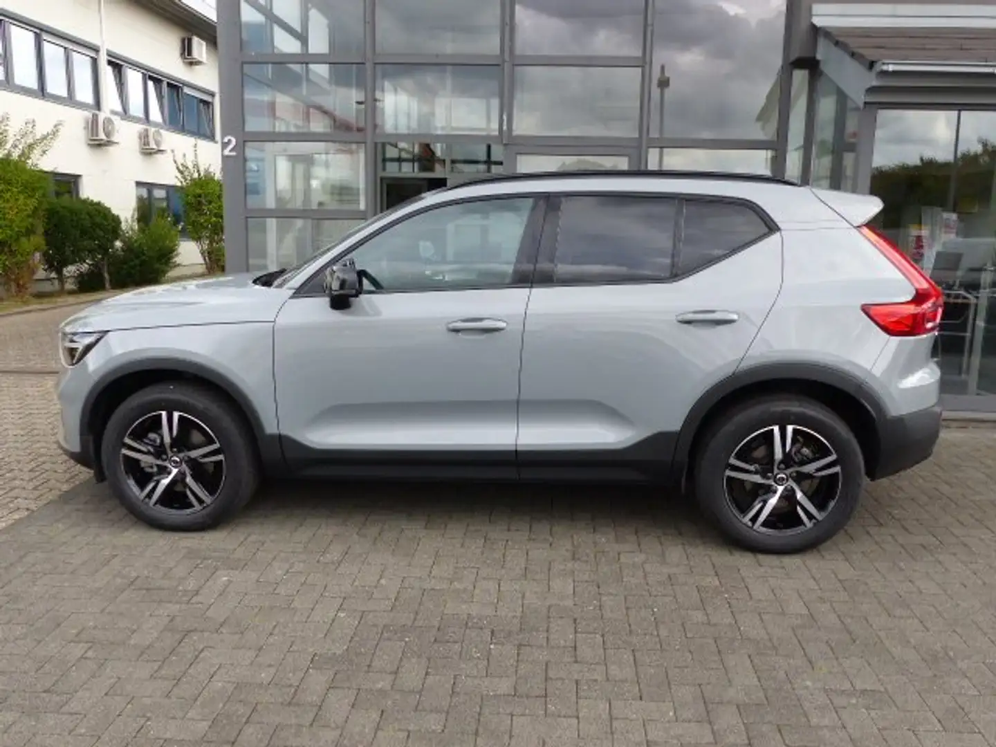 Volvo XC40 Plus Dark B3 Aut.*PIXEL-LED*GOOGLE*CAM*ACC-T* Grau - 2