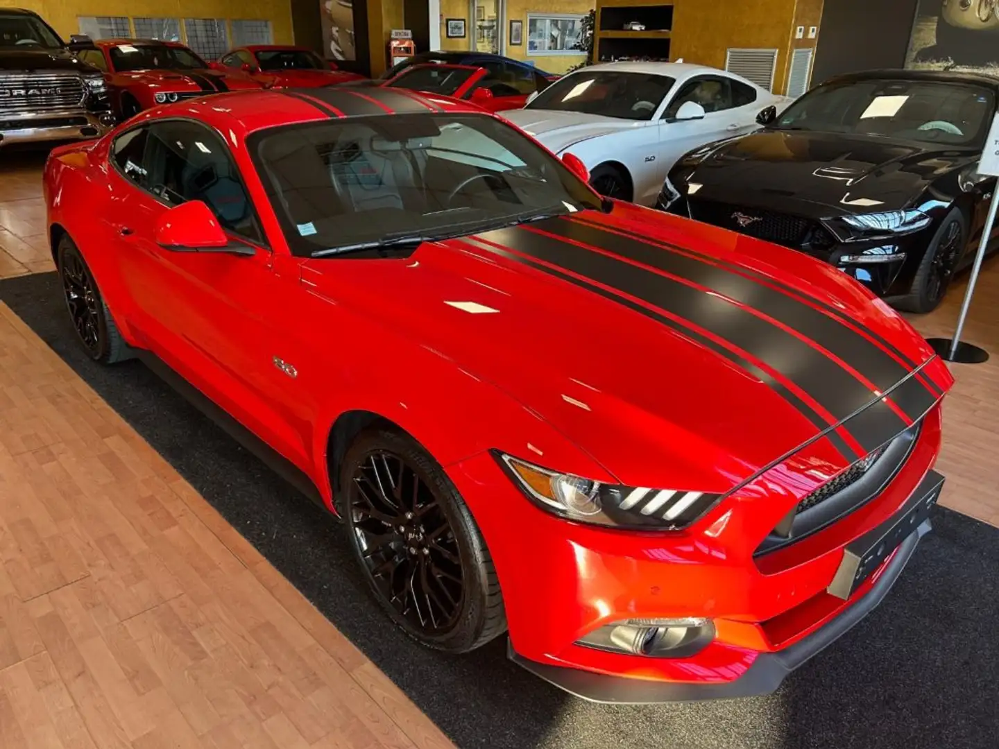 Ford Mustang Fastback 2.3 EcoBoost Automatica Full Rojo - 2