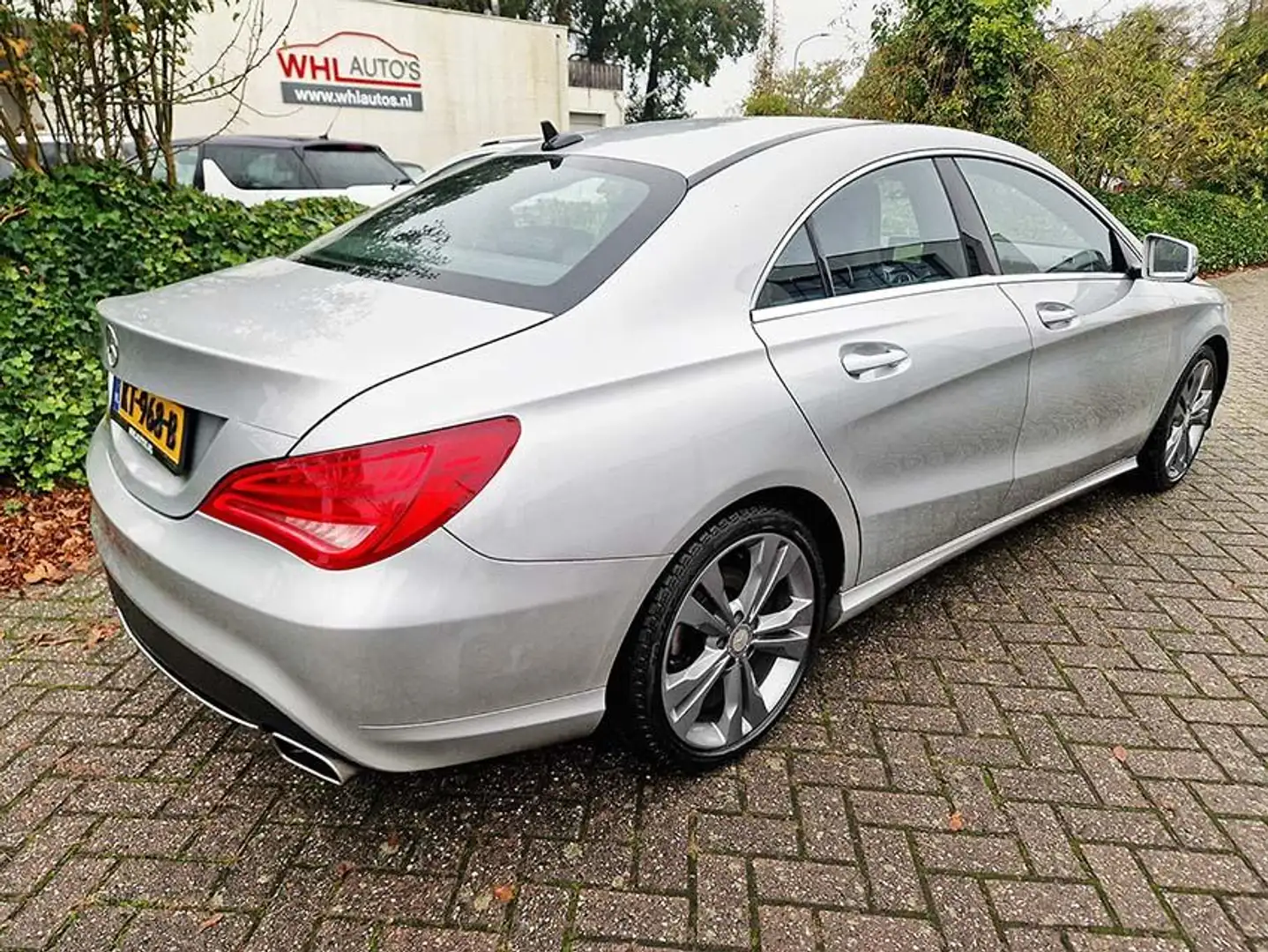 Mercedes-Benz CLA 180 Ambition Gris - 2