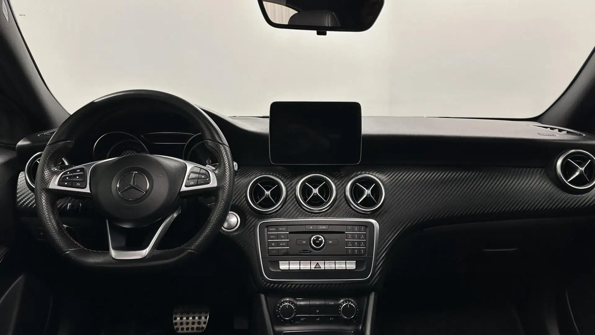 Mercedes-Benz A 180 d Business Solution AMG NAVI PANO Blau - 2