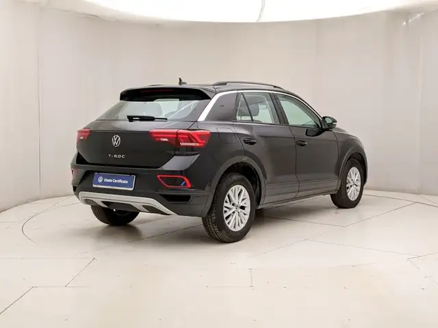 Volkswagen T-Roc view 4