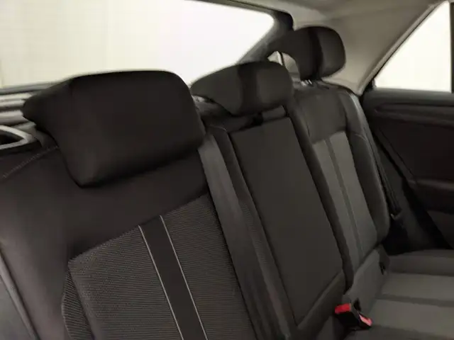 Volkswagen T-Roc view 8