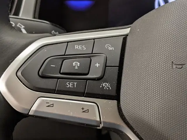 Volkswagen T-Roc view 10
