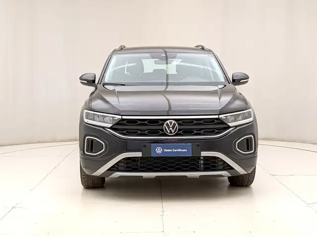 Volkswagen T-Roc view 2