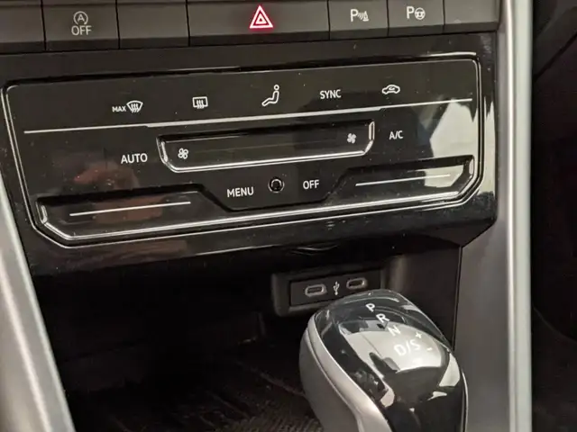 Volkswagen T-Roc view 12