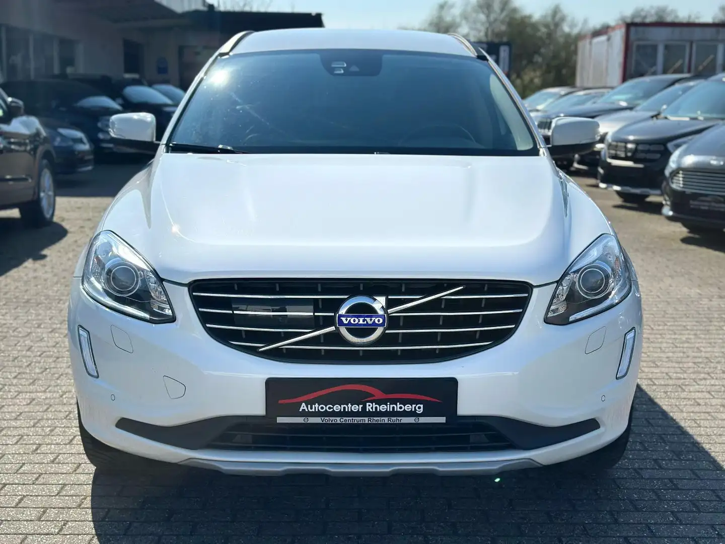 Volvo XC60 Momentum 2WD*2.HAND*HU NEU* Bianco - 2