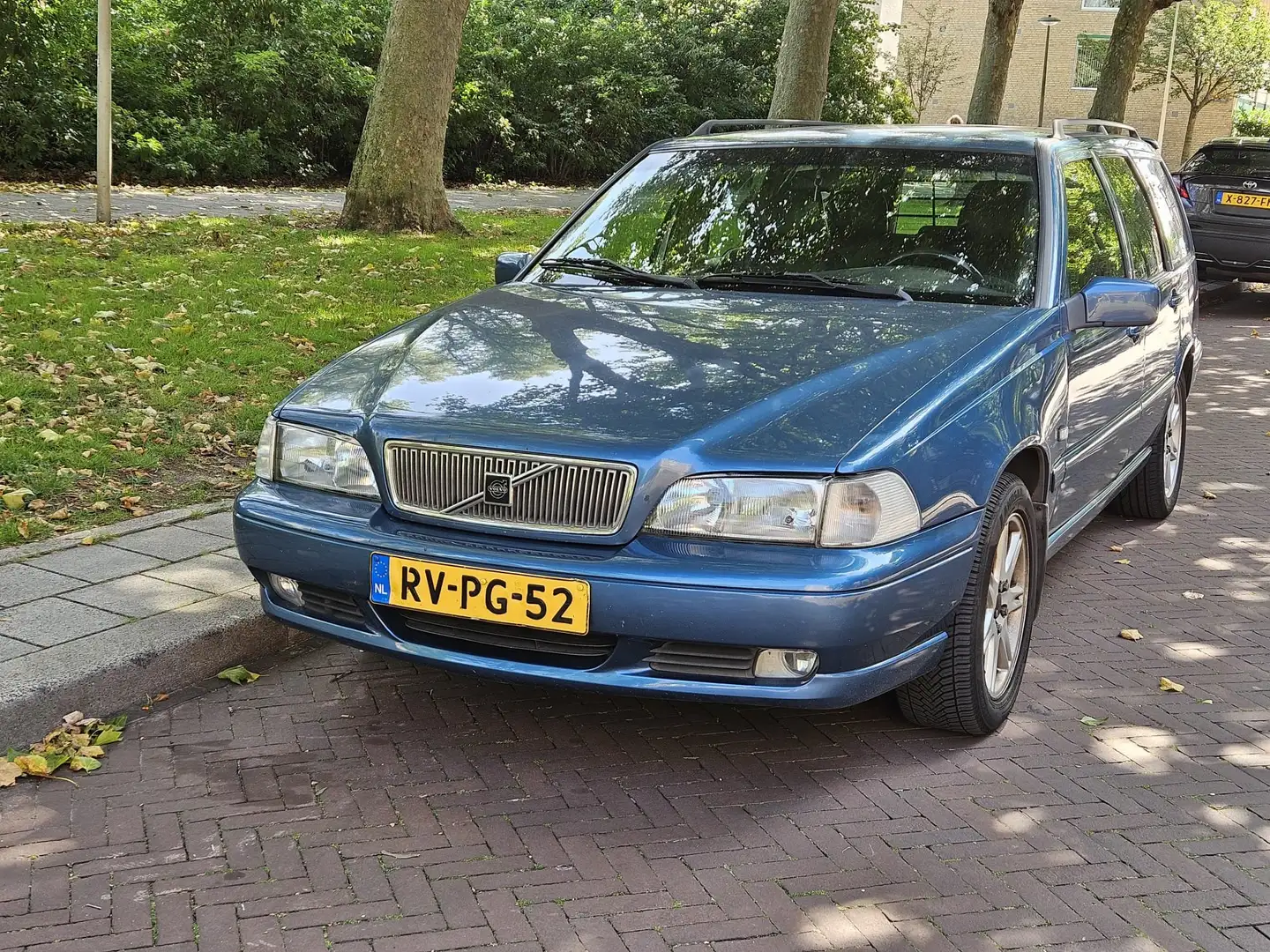 Volvo V70 V70 2.5 T Exclusive Bleu - 1