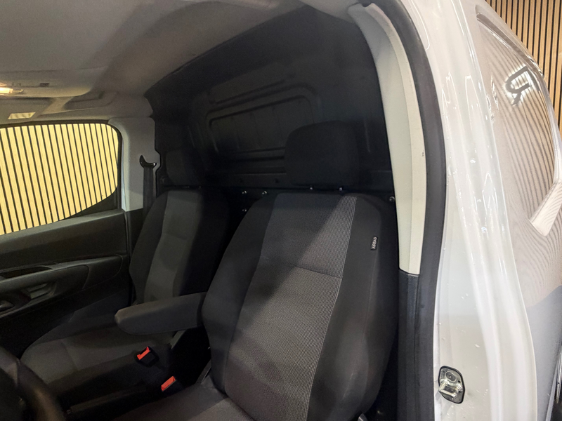 Peugeot Partner 1.2E ** 1 ER PROPRIO ** UTILITAIRE * GRANTIE 12 MOIS ** — photo 9