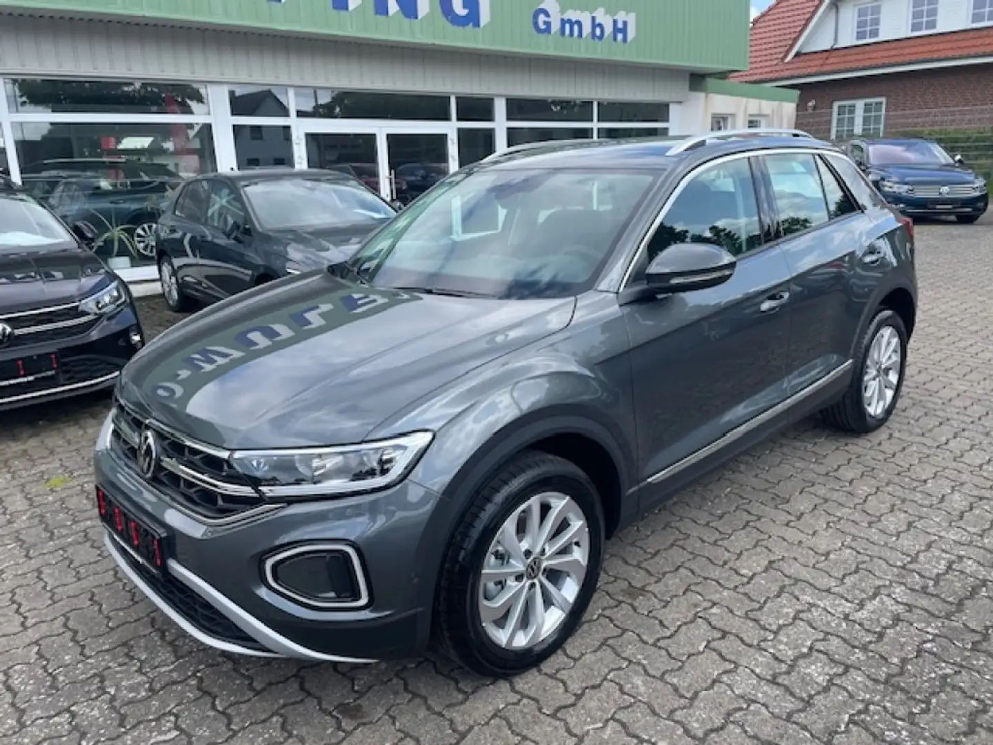 Volkswagen T-Roc STYLE 1.5 TSI-DSG IQ-Drive, EasyOpen, RFK Grijs - 2