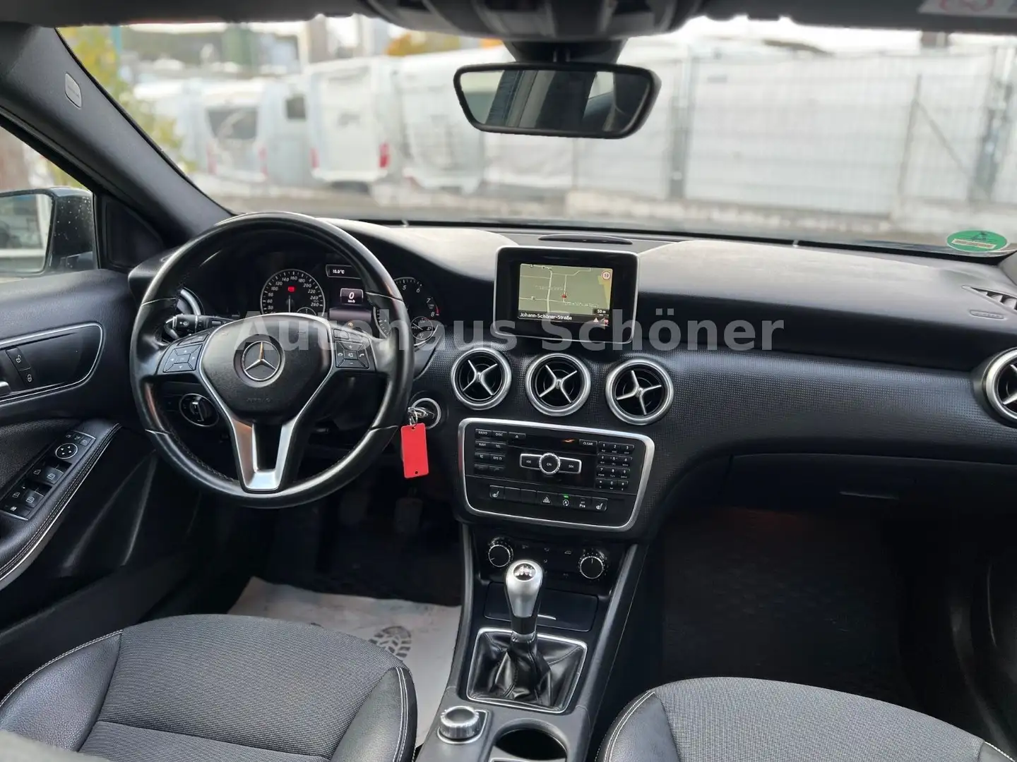 Mercedes-Benz A 180 A-Klasse A 180 BlueEfficiency**NAVI*LEDER** Schwarz - 2