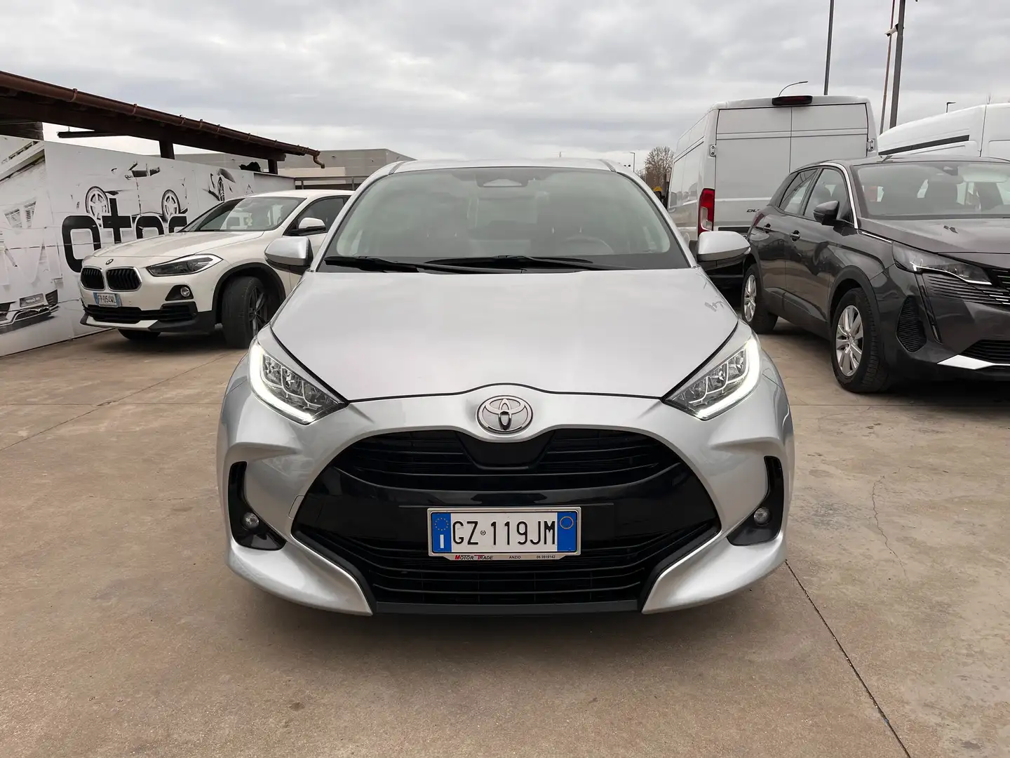 Toyota Yaris 1.5h Trend NO VINCOLI Argent - 2