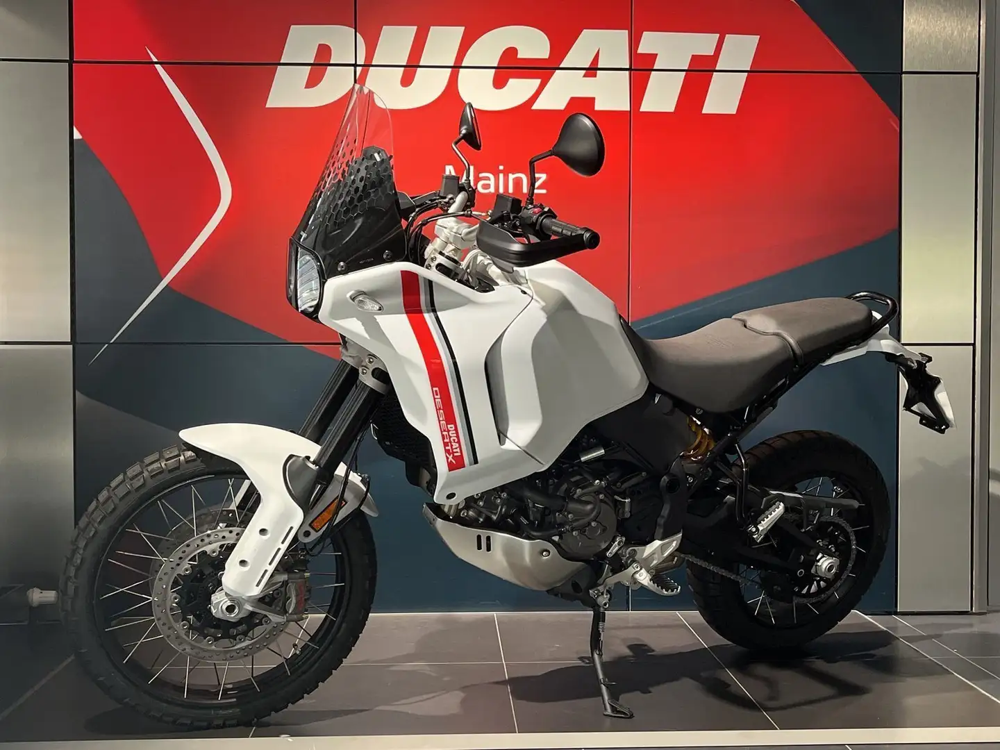Ducati DesertX . Fehér - 1