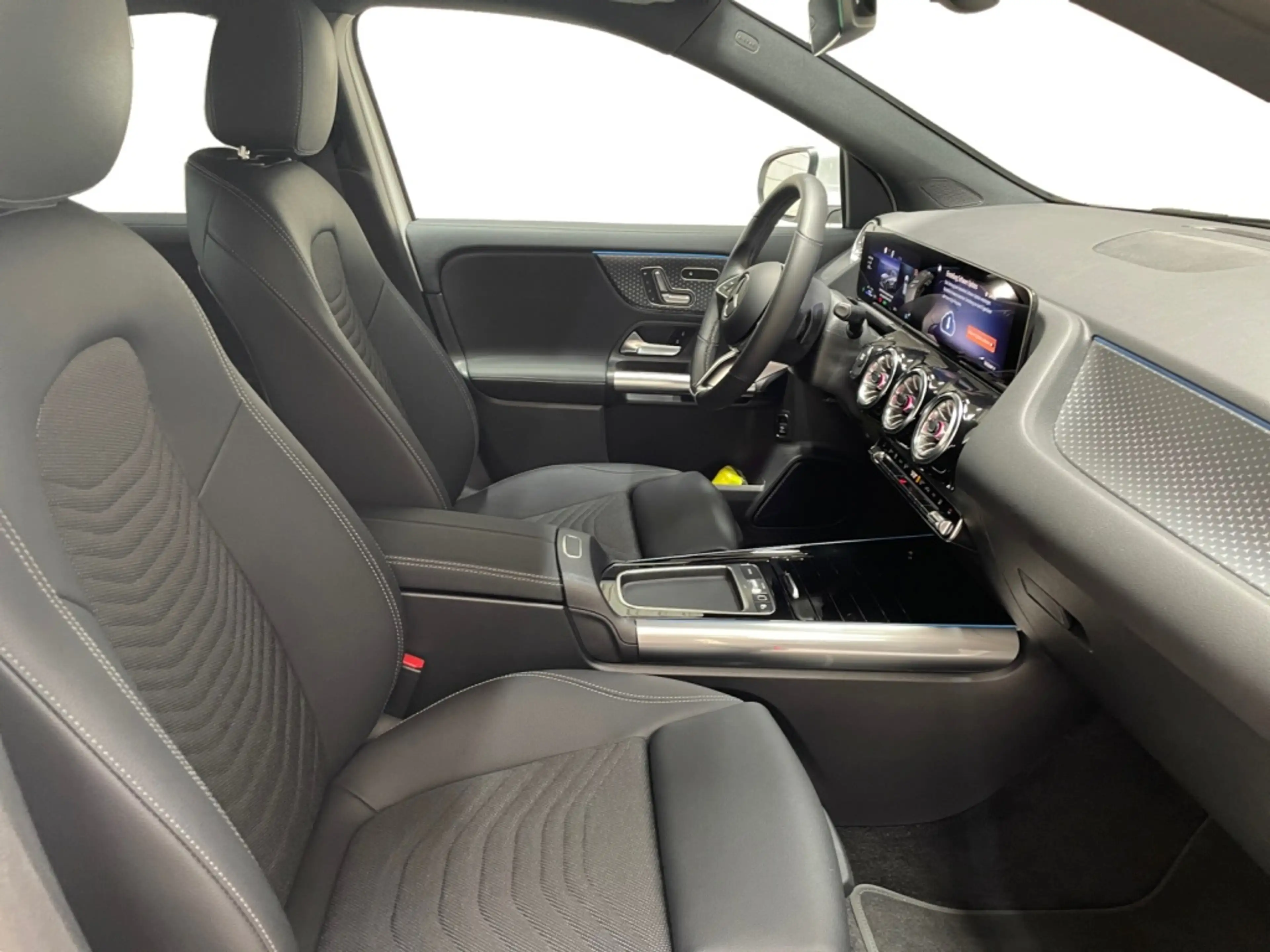 Mercedes-Benz EQA 250 + Progressive  MBUX+Progressive+AHK+Wide — photo 9