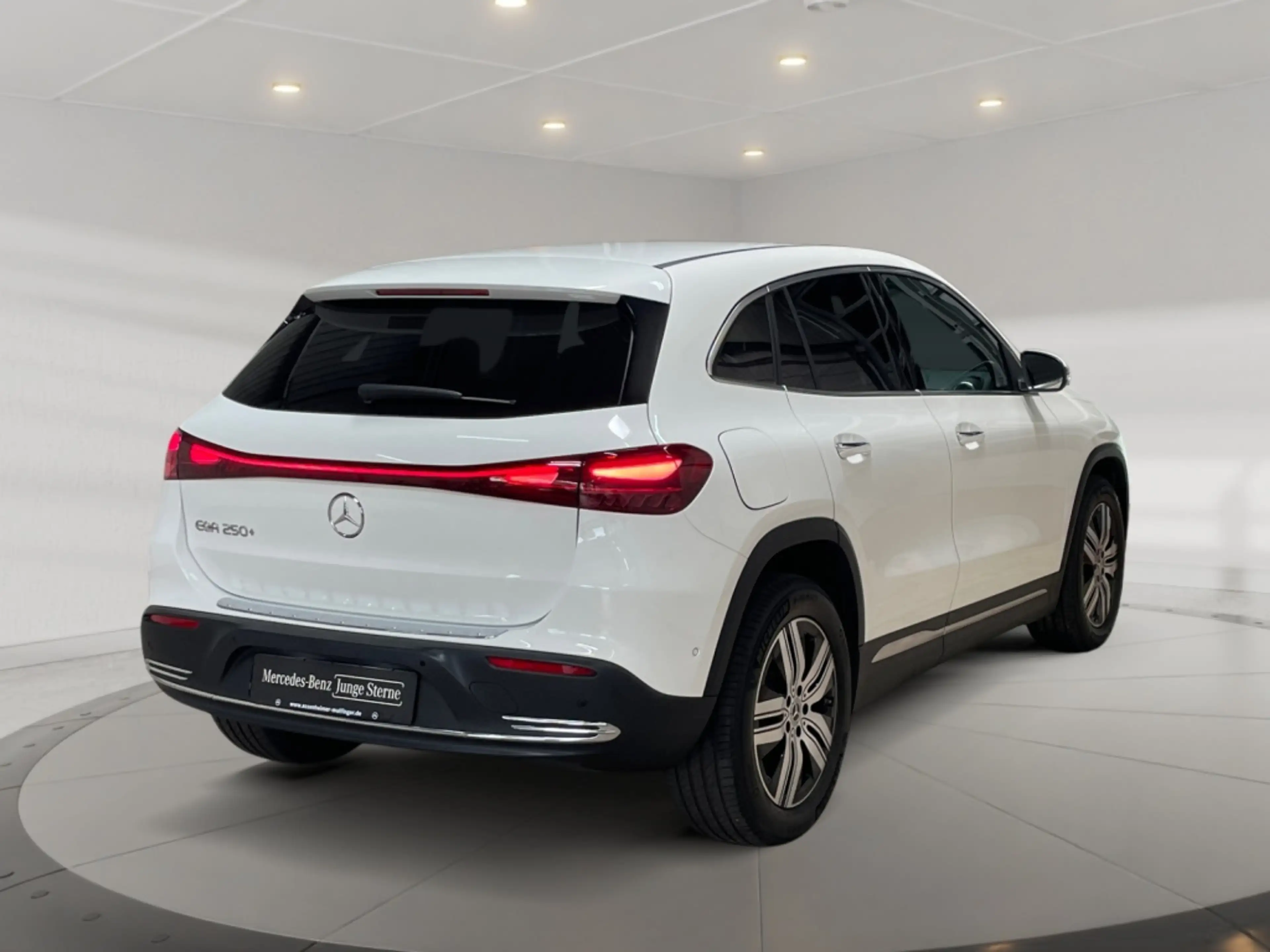 Mercedes-Benz EQA 250 + Progressive  MBUX+Progressive+AHK+Wide — photo 3