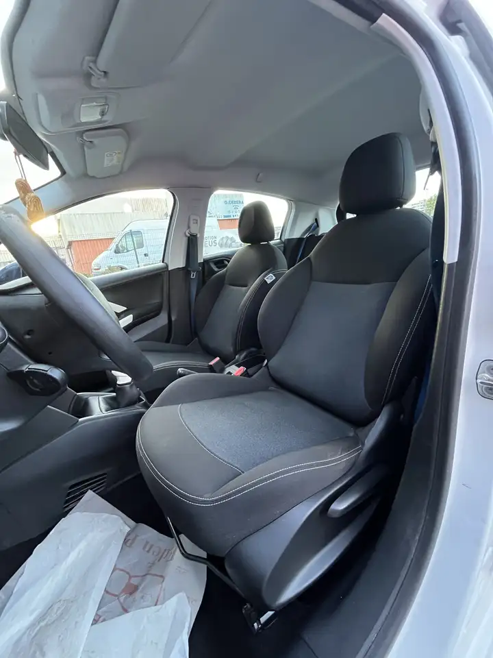 Peugeot 208 208 — photo 7