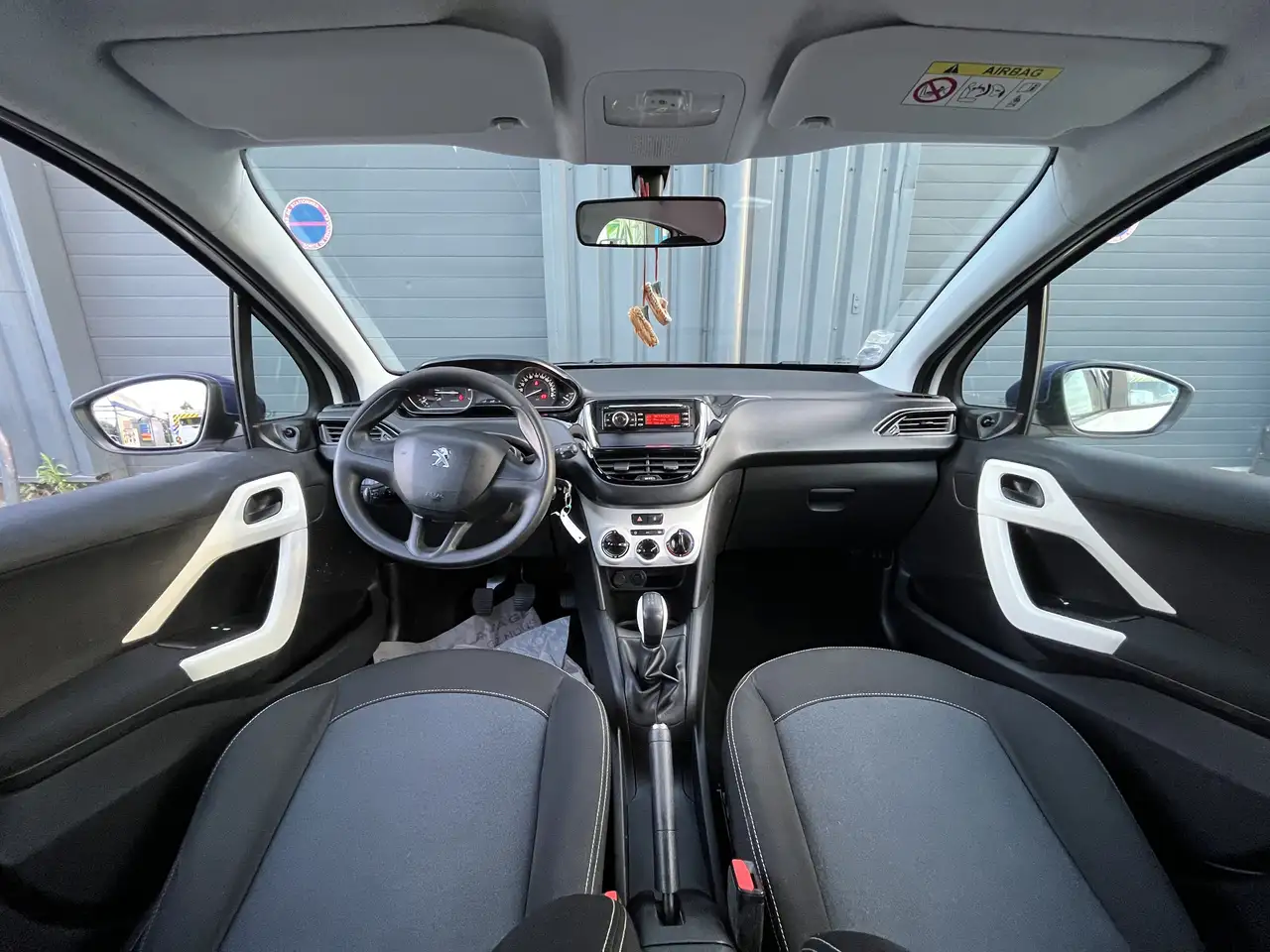 Peugeot 208 208 — photo 5
