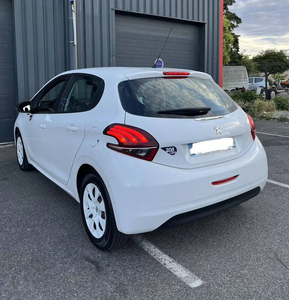 Peugeot 208 208 — photo 3