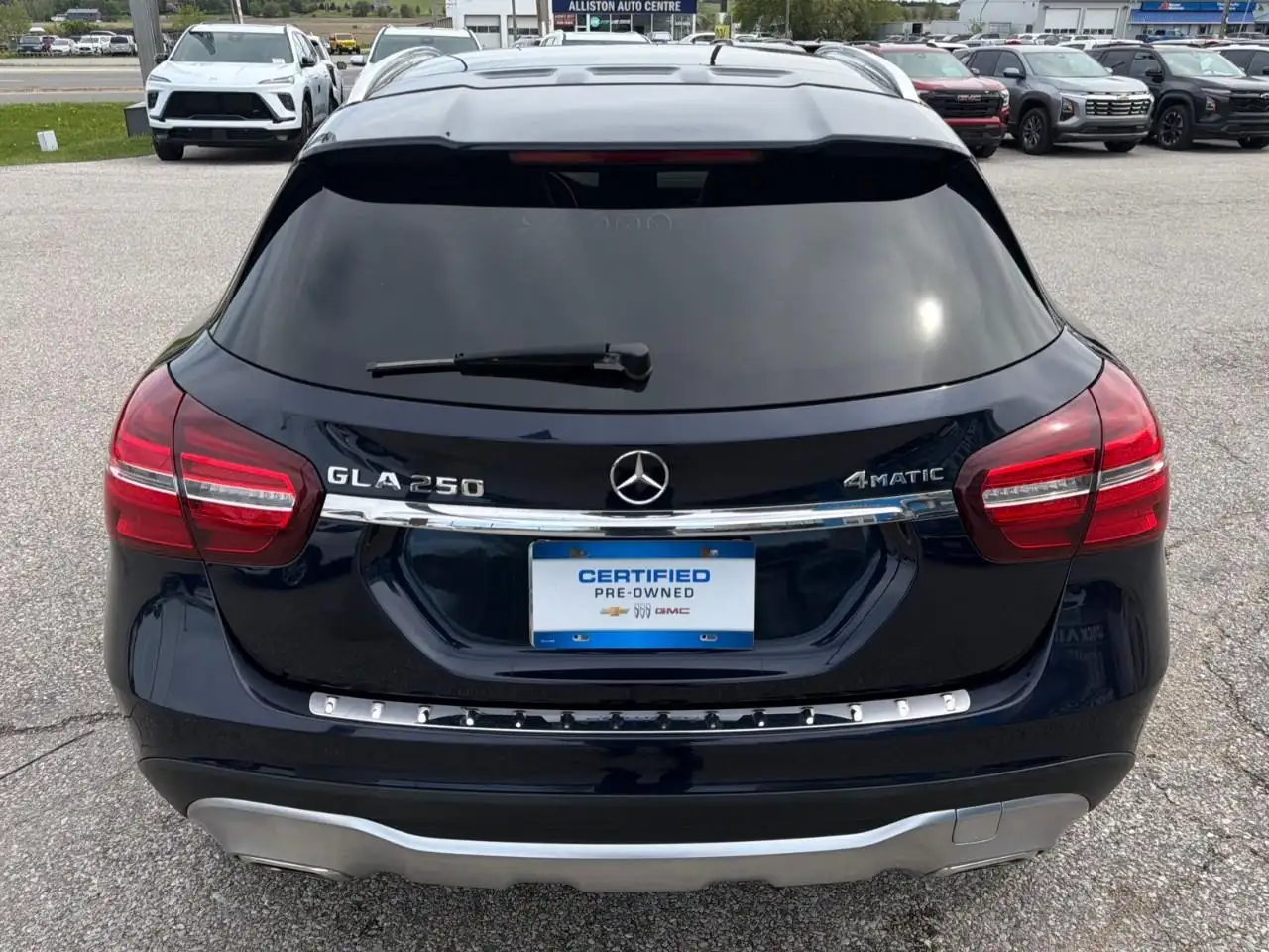 Mercedes-Benz GLA снимка Mercedes-Benz GLA