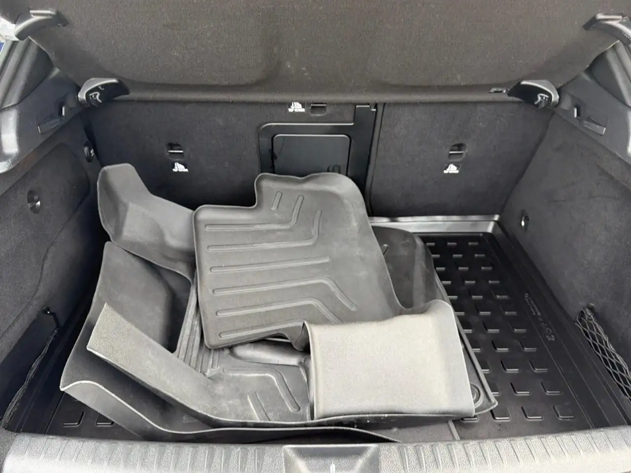 Mercedes-Benz GLA снимка Mercedes-Benz GLA