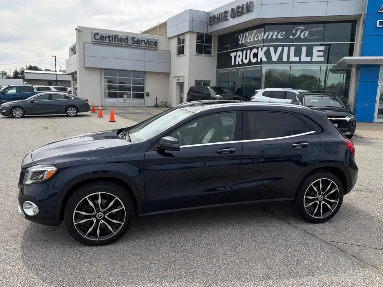 Mercedes-Benz GLA снимка Mercedes-Benz GLA