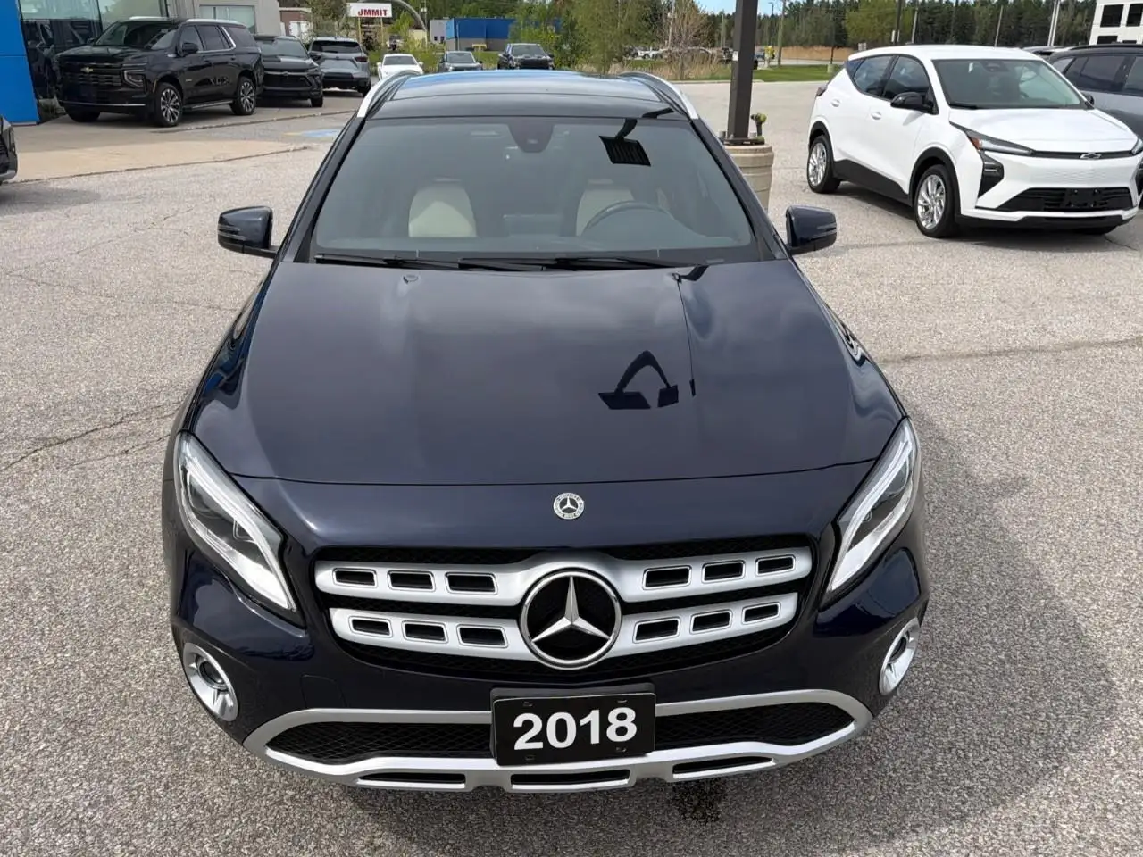 Mercedes-Benz GLA снимка Mercedes-Benz GLA