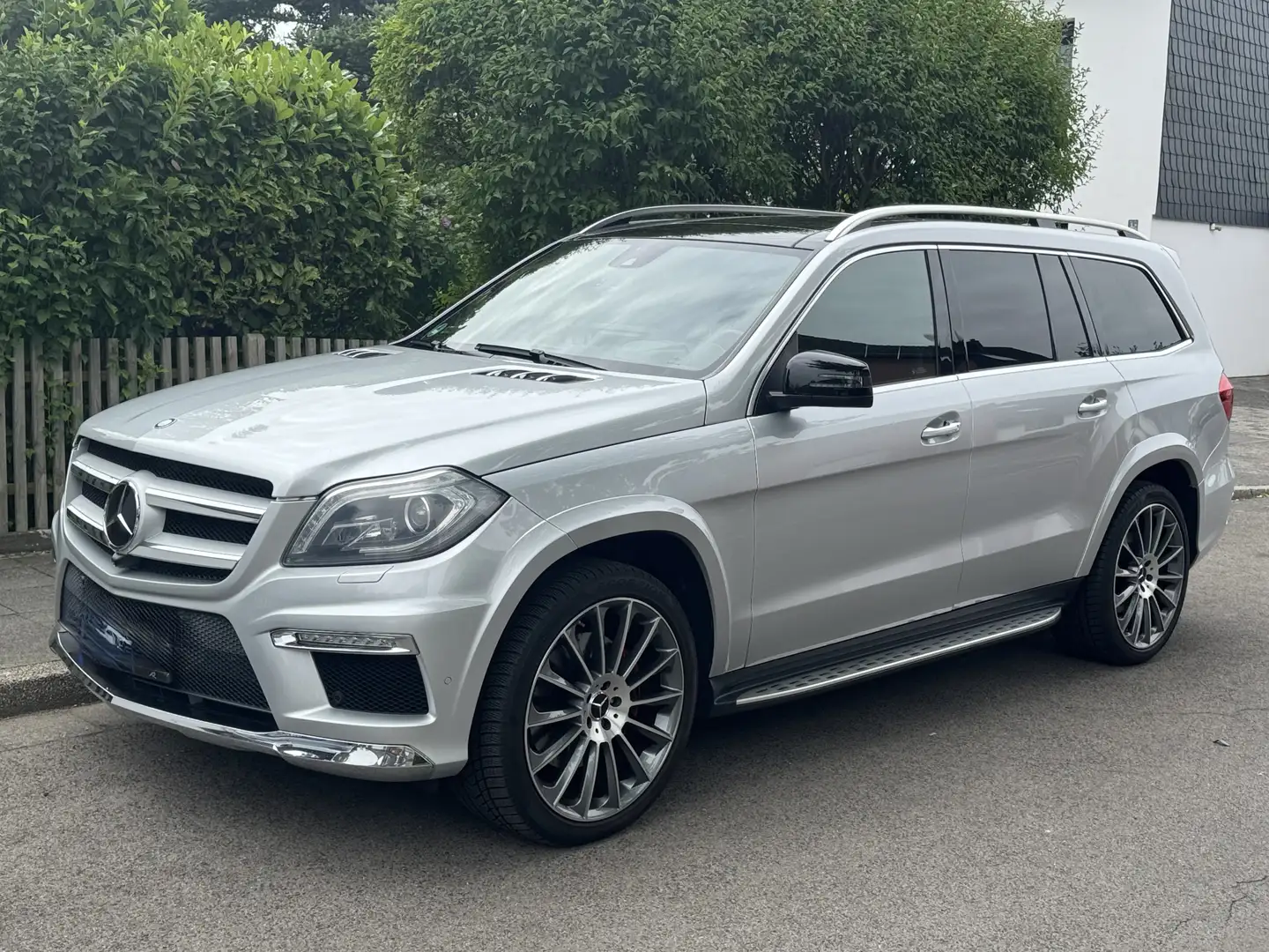 Mercedes-Benz GL 500 4Matic (BlueEFFICIENCY) 7G-TRONIC - 1