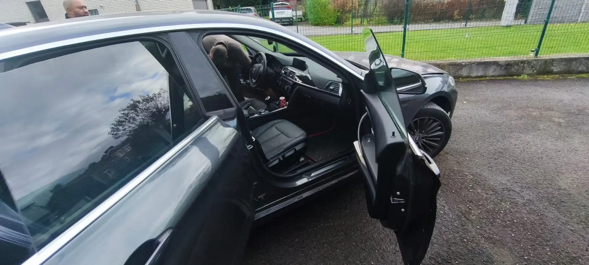 BMW 318 Touring 318 d AdBlue (EU6c) Gris - 1