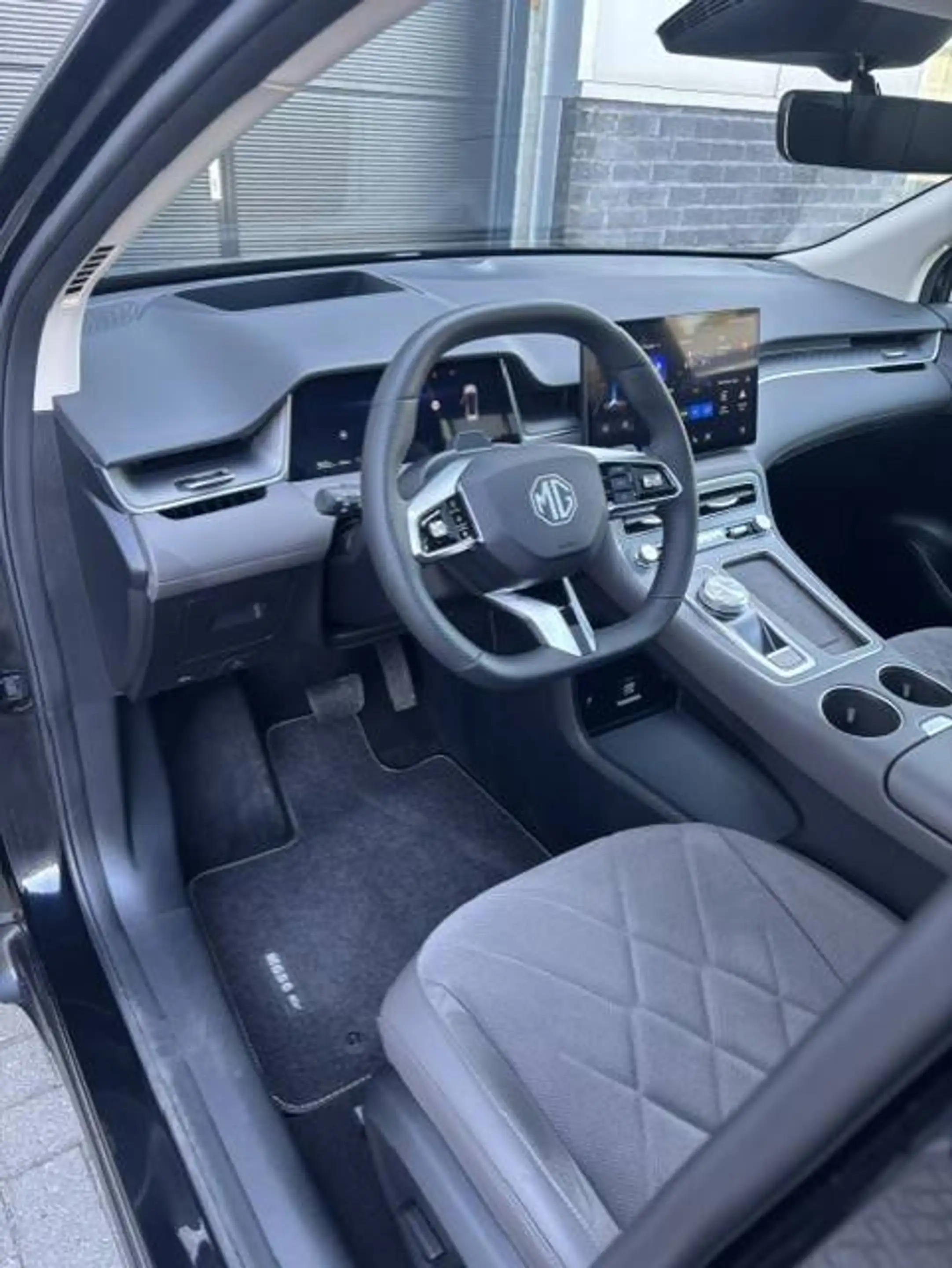 MG MGS6 EV Luxury — photo 5